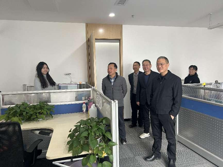 朱杰斌、程三平、汤曙光 亲切看望慰问公司党员干部职工｜向各级领导、股东单位领导、广大消费者和公司广大党员干部职工恭贺新年